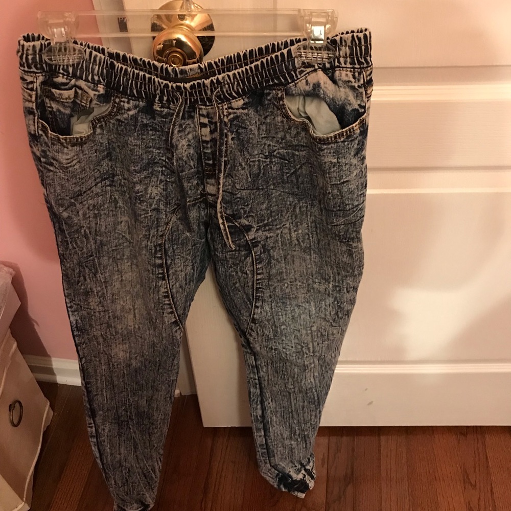 Jeans fashionable with draw strings